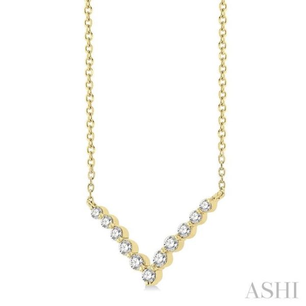 1 4 Ctw Chevron Round Cut Diamond Necklace in 14K Yellow Gold on Sale