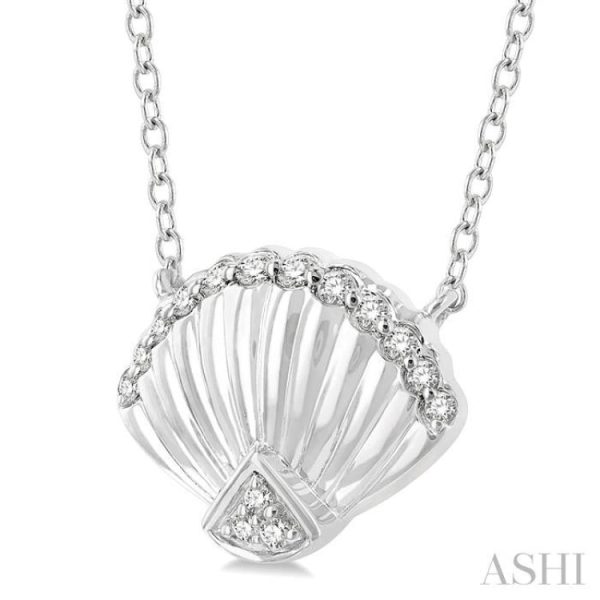 1 10 Ctw Nautical Seashell Petite Round Cut Diamond Fashion Pendant With Chain in 10K White Gold For Sale