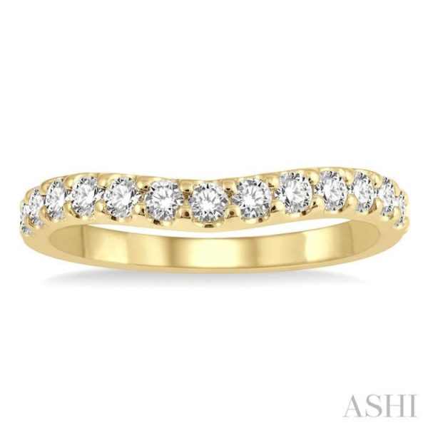 1 2 Ctw Arched Center Round Cut Diamond Wedding Band in 14K Yellow Gold Online