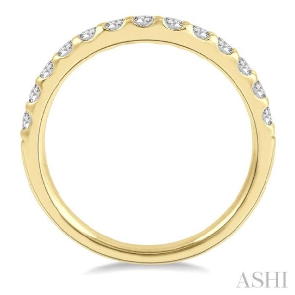 1 2 Ctw Arched Center Round Cut Diamond Wedding Band in 14K Yellow Gold Online