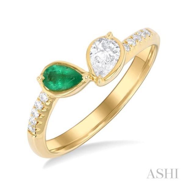 1 3 ctw Toi Et Moi 5X3MM Pear Cut Emerald and 1 4 ctw Pear & Round Cut Diamond Precious Fashion Ring in 14K Yellow Gold For Sale