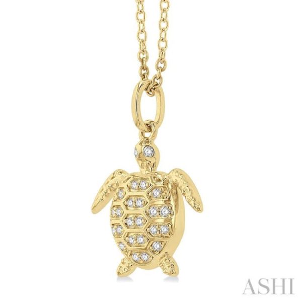 1 10 ctw Petite Sealife Turtle Round Cut Diamond Fashion Pendant With Chain in 10K Yellow Gold For Sale