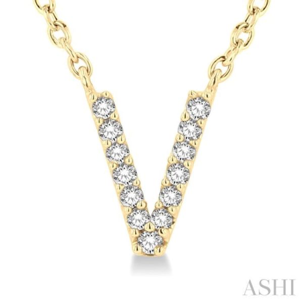 1 20 Ctw Initial  V  Round Cut Diamond Pendant With Chain in 14K Yellow Gold For Sale