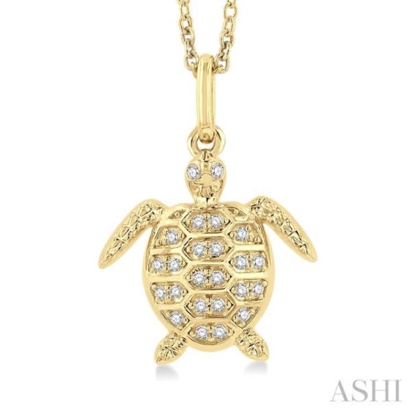 1 10 ctw Petite Sealife Turtle Round Cut Diamond Fashion Pendant With Chain in 10K Yellow Gold For Sale