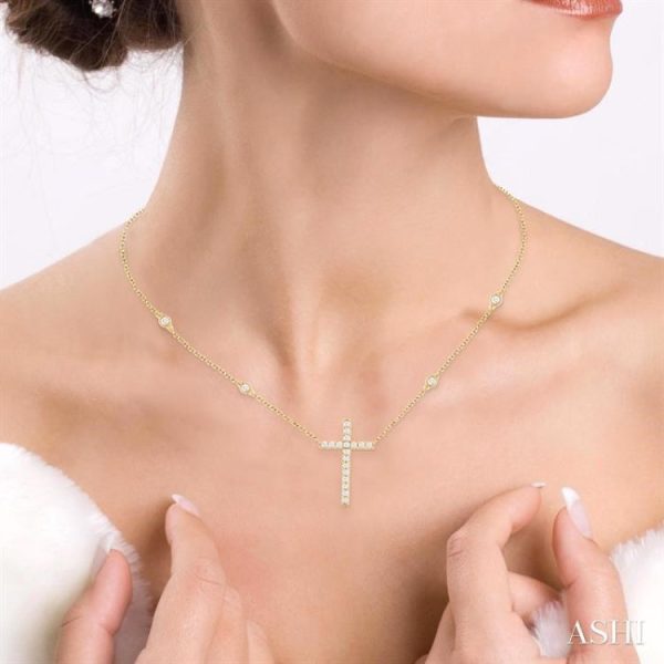 1 2 ctw Cross Pendant Round Cut Diamond Fashion Station Necklace in 10K Yellow Gold Cheap