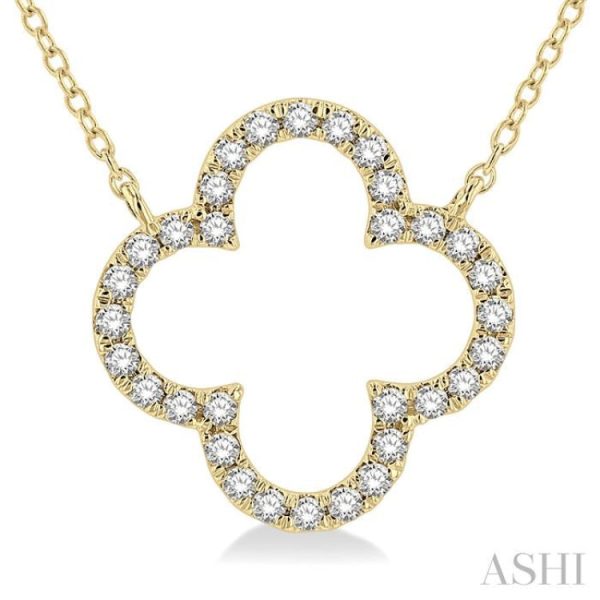 1 4 Ctw Clover Round Cut Diamond Necklace in 14K Yellow Gold For Sale