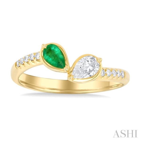 1 3 ctw Toi Et Moi 5X3MM Pear Cut Emerald and 1 4 ctw Pear & Round Cut Diamond Precious Fashion Ring in 14K Yellow Gold For Sale