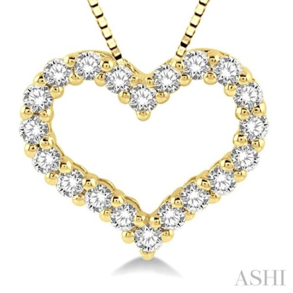 1 2 Ctw Heart Shape Round Cut Diamond Pendant With Chain in 14K Yellow Gold Fashion