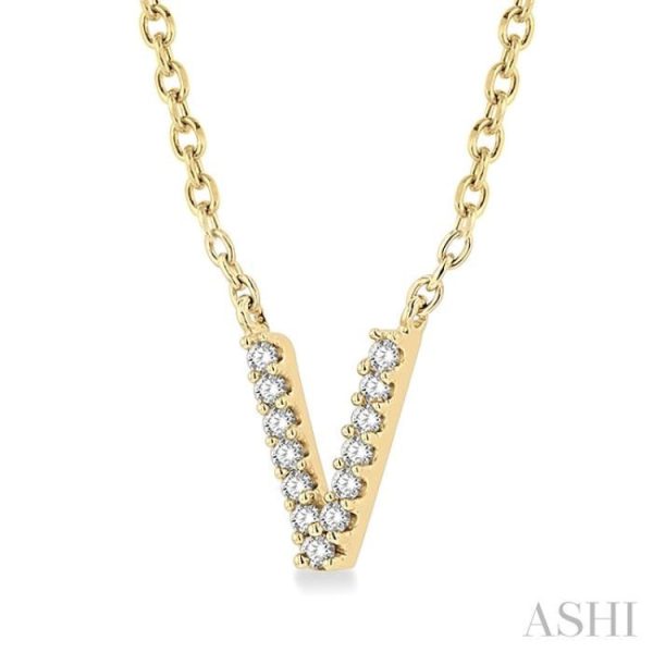 1 20 Ctw Initial  V  Round Cut Diamond Pendant With Chain in 14K Yellow Gold For Sale