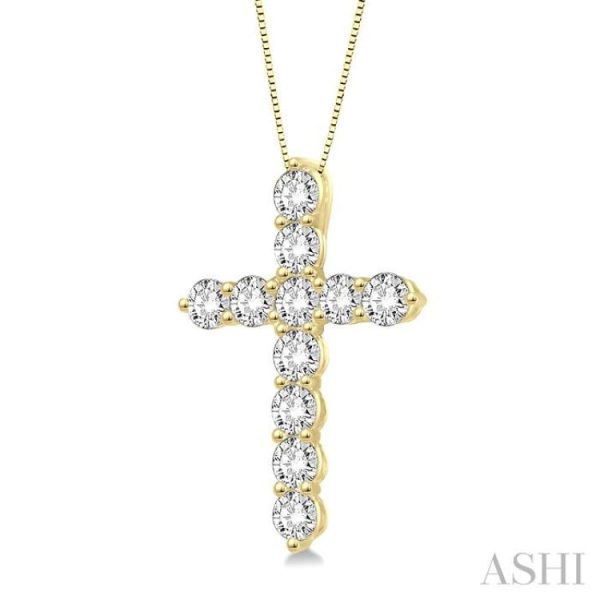 1 2 Ctw Round Cut Diamond Cross Pendant in 14K Yellow Gold with Chain For Sale