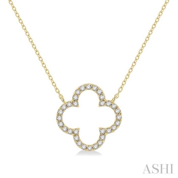 1 4 Ctw Clover Round Cut Diamond Necklace in 14K Yellow Gold For Sale