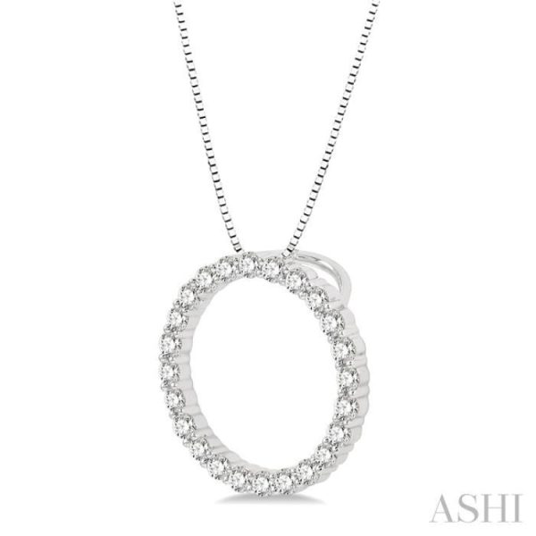 1 2 Ctw Circle of Love Round Cut Diamond Pendant With Chain in 14K White Gold For Sale