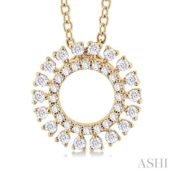 1 4 ctw Circle Round Cut Diamond Fashion Pendant With Chain in 10K Yellow Gold For Sale